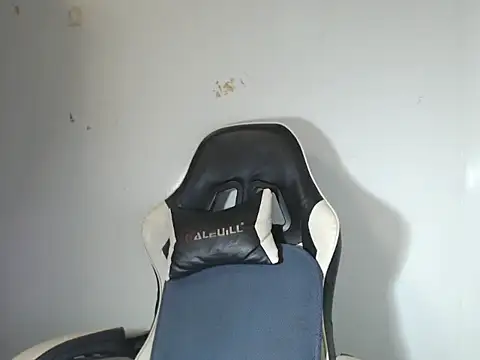 Snapshot of andy_cummy27 chatting on 12/05/25, 01:31 andy cummy27 online show from 12/05/25, 01:31