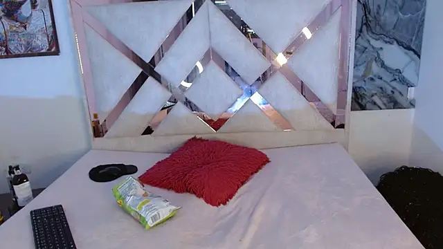 tael novacs online show from 12/14/25, 03:12