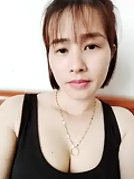 Swan-white123 online show from 12/23/25, 05:16