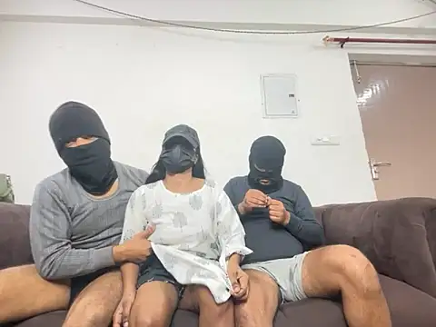 avnikaur online show from 11/15/25, 06:44