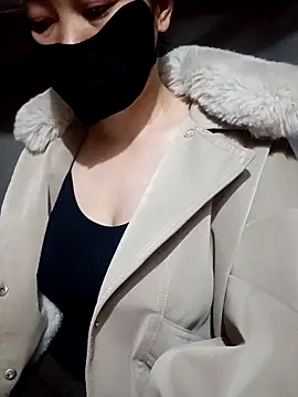 thuy-kieu online show from 11/19/25, 03:17