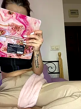 MissyDior8 online show from 11/25/25, 06:24