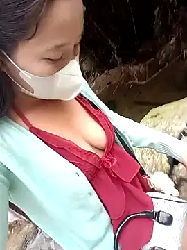 -Huong-99 online show from 12/16/25, 01:21