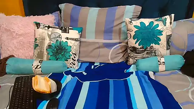 Snapshot of DarkCherryx chatting on 04/06/26, 06:20 DarkCherryx online show from 04/06/26, 06:20