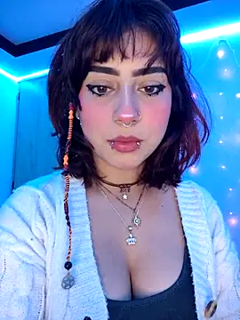 Snapshot of Sarah_Lark- chatting on 04/22/26, 11:17 Sarah Lark- online show from 04/22/26, 11:17