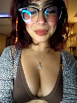 Snapshot of Sarah_Lark- chatting on 05/12/26, 12:30 Sarah Lark- online show from 05/12/26, 12:30