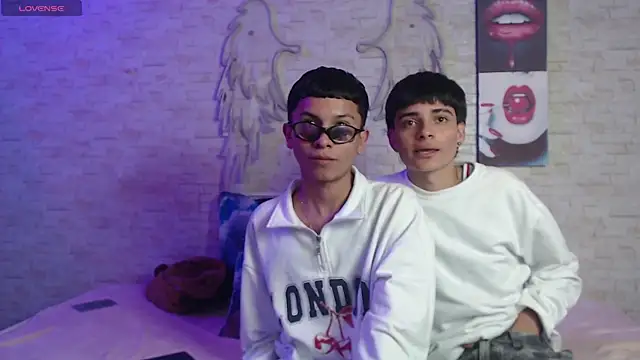 axel milo kairo and noa online show from 12/15/25, 06:45