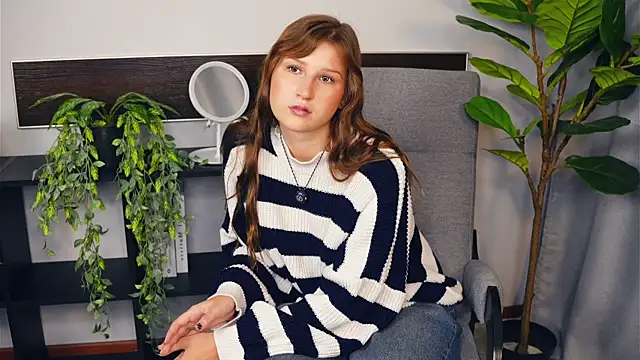 YeeVella online show from 11/11/25, 06:13