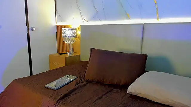 april grey11 online show from 11/12/25, 07:57