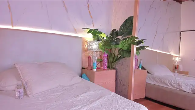 april grey11 online show from 12/19/25, 06:37