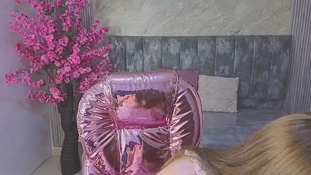 Dafne moon s online show from 11/12/25, 04:02