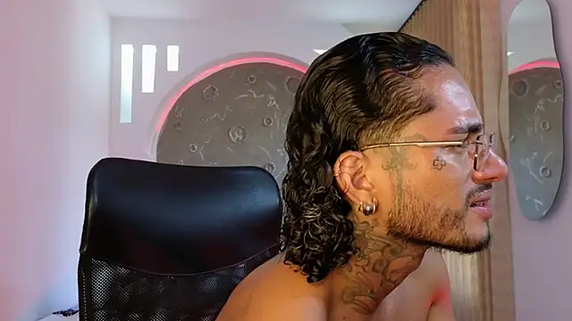 Snapshot of Alanrodgers chatting on 11/12/25, 01:11 Alanrodgers online show from 11/12/25, 01:11