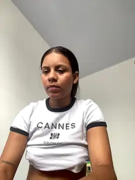 lineichun1708 online show from 11/11/25, 01:22