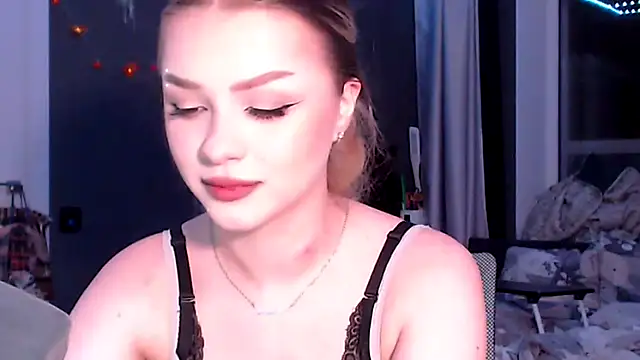 Snapshot of MissVelour chatting on 11/13/25, 04:06 MissVelour online show from 11/13/25, 04:06