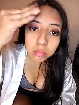 Snapshot of Isabella_175 chatting on 11/12/25, 03:29 Isabella 175 online show from 11/12/25, 03:29