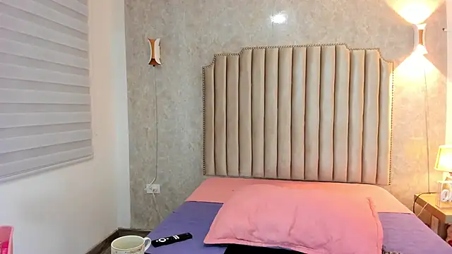 ArissDeLuna online show from 02/15/26, 07:54