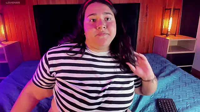 Snapshot of Candy_lovelly chatting on 11/24/25, 07:02 Candy lovelly online show from 11/24/25, 07:02