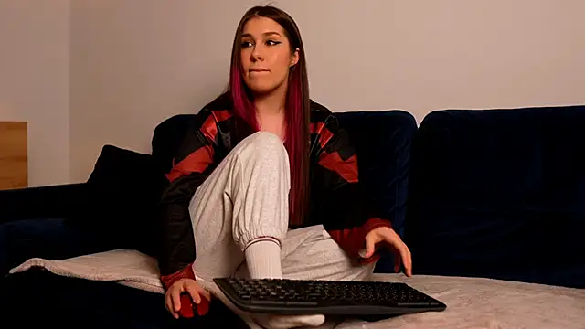 Snapshot of BellaBlush03 chatting on 04/11/26, 08:46 BellaBlush03 online show from 04/11/26, 08:46