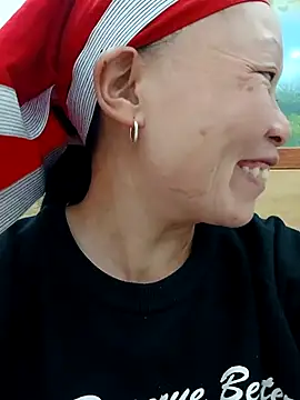 girl-hot2x online show from 01/10/26, 12:40