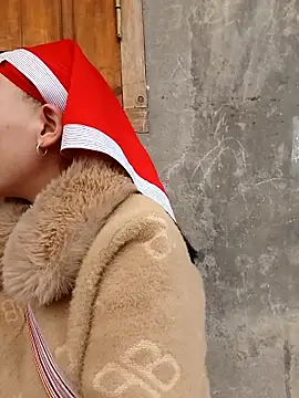 Snapshot of girl-hot2x chatting on 02/18/26, 01:23 girl-hot2x online show from 02/18/26, 01:23