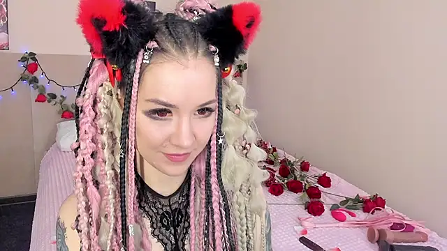 Lina Moony online show from 11/26/25, 02:01