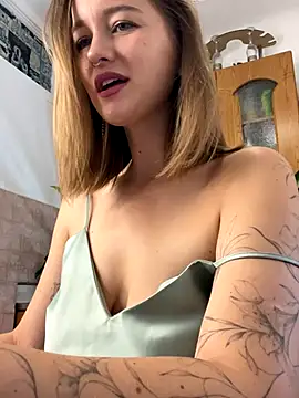 Snapshot of yourladyMary chatting on 11/28/25, 12:24 yourladyMary online show from 11/28/25, 12:24