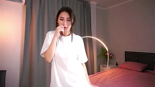 NanceeWestaway online show from 11/21/25, 04:27