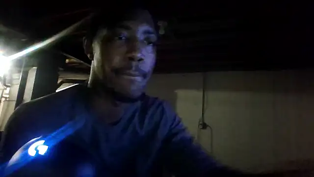 Snapshot of 100blkdav chatting on 12/05/25, 01:47 100blkdav online show from 12/05/25, 01:47