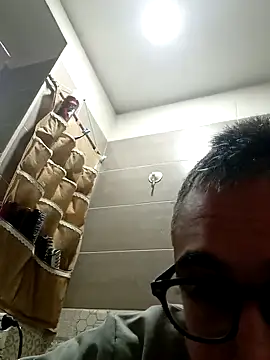 Snapshot of mipiacitanto93 chatting on 11/12/25, 08:37 mipiacitanto93 online show from 11/12/25, 08:37