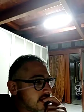 Snapshot of mipiacitanto93 chatting on 11/13/25, 07:02 mipiacitanto93 online show from 11/13/25, 07:02