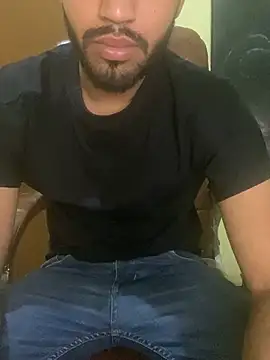 Snapshot of hotyyyyjonny chatting on 04/21/26, 04:30 hotyyyyjonny online show from 04/21/26, 04:30