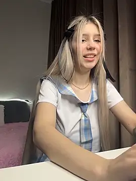 Snapshot of Olivia1Taylor1 chatting on 11/18/25, 06:07 Olivia1Taylor1 online show from 11/18/25, 06:07