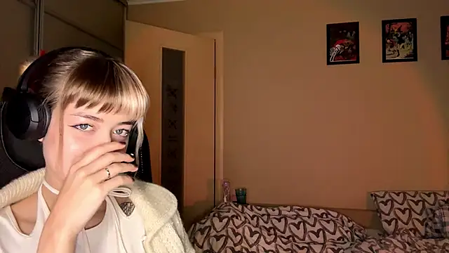 EmilySkyline online show from 11/15/25, 05:16