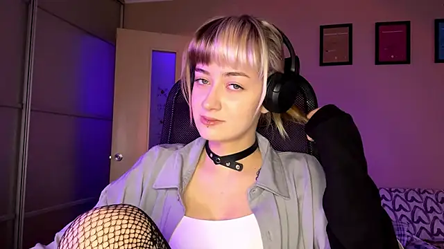 EmilySkyline online show from 11/20/25, 08:03