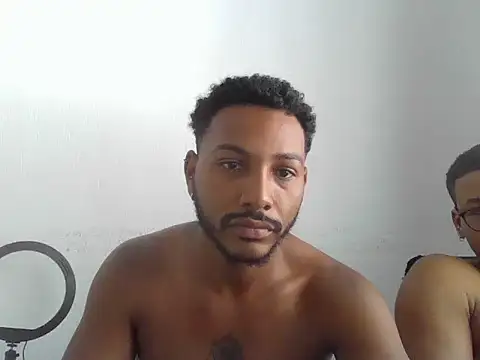 Snapshot of PutosRJ chatting on 11/12/25, 02:39 PutosRJ online show from 11/12/25, 02:39