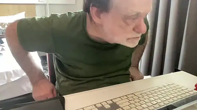 Snapshot of coach-karl chatting on 03/17/26, 12:19 coach-karl online show from 03/17/26, 12:19