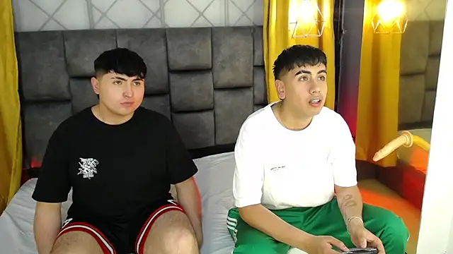 Snapshot of Alex_Beamont chatting on 11/13/25, 08:08 Alex Beamont online show from 11/13/25, 08:08