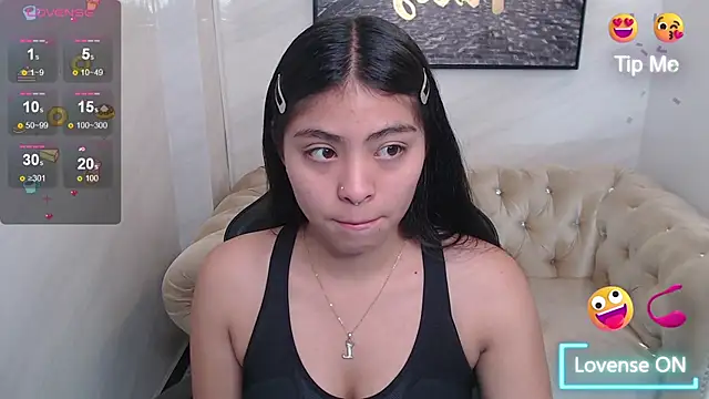 Snapshot of Little_Angelina_v chatting on 12/14/25, 01:27 Little Angelina v online show from 12/14/25, 01:27