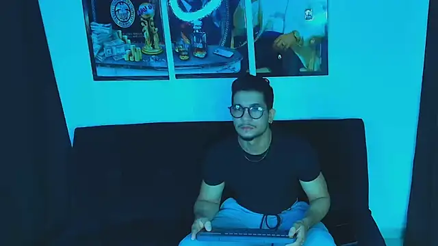 Nolan joness online show from 11/20/25, 01:22