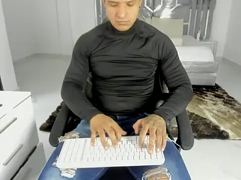Snapshot of master_leather chatting on 04/19/26, 08:55 master leather online show from 04/19/26, 08:55