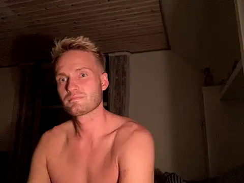 Snapshot of SUB-Blond chatting on 11/13/25, 08:41 SUB-Blond online show from 11/13/25, 08:41