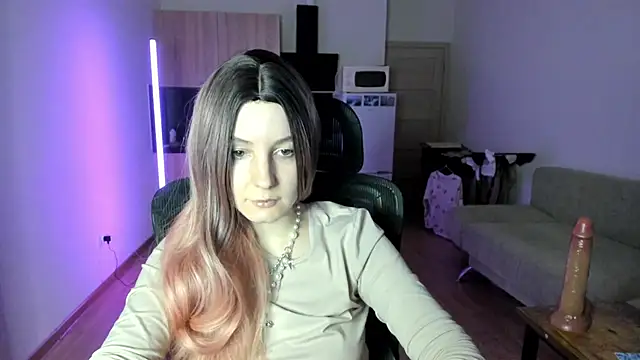 Snapshot of v_crizis324 chatting on 11/20/25, 01:33 v crizis324 online show from 11/20/25, 01:33