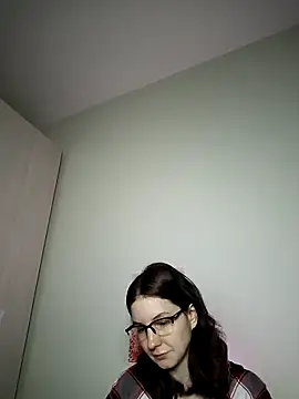 Snapshot of v_crizis324 chatting on 02/09/26, 04:44 v crizis324 online show from 02/09/26, 04:44