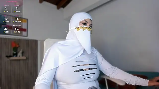 Hannaa Dolly online show from 11/17/25, 03:01