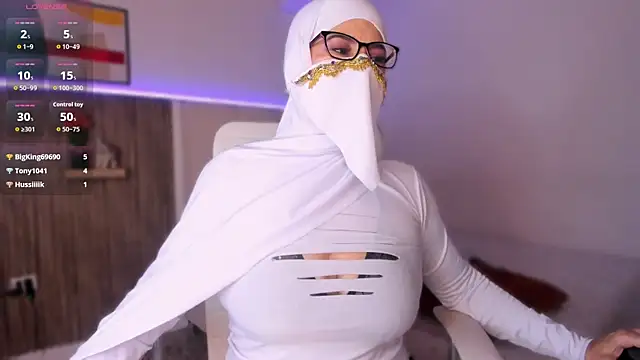 Hannaa Dolly online show from 12/15/25, 03:00