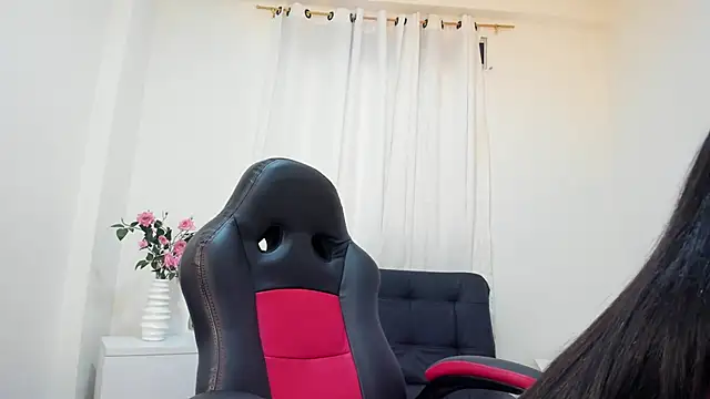 Snapshot of ana_maria___ chatting on 12/20/25, 12:51 ana maria online show from 12/20/25, 12:51