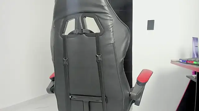 Snapshot of goddess_of_bitches chatting on 04/27/26, 05:05 goddess of bitches online show from 04/27/26, 05:05