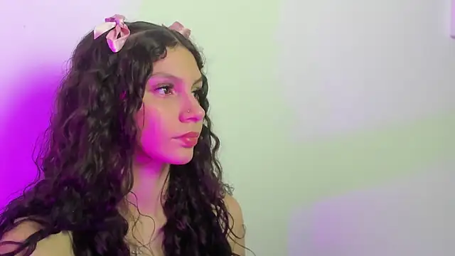 cloee20  online show from 12/19/25, 02:18