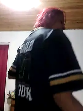 Snapshot of la_beba20 chatting on 12/17/25, 11:00 la beba20 online show from 12/17/25, 11:00