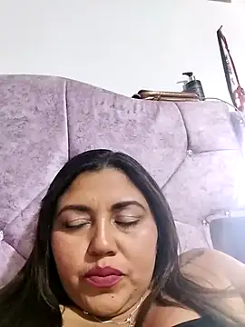 Snapshot of la_beba20 chatting on 01/13/26, 03:45 la beba20 online show from 01/13/26, 03:45